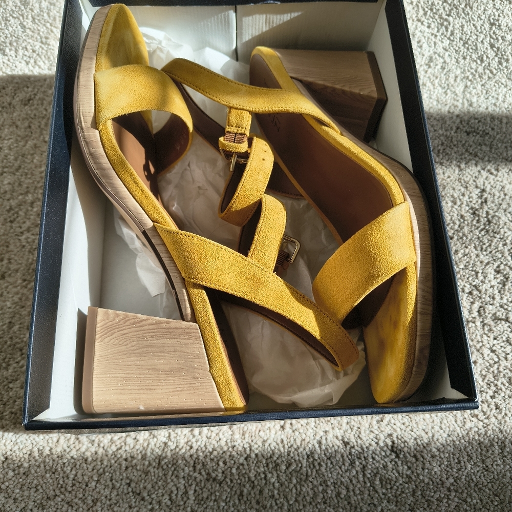 Like New Naturalizer Yellow Suede Block Heel Sandals 8.5 Wide - Picture 3 of 9